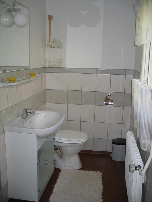 Almagarden Lantlig Miljoe Villa Svangsta Room photo